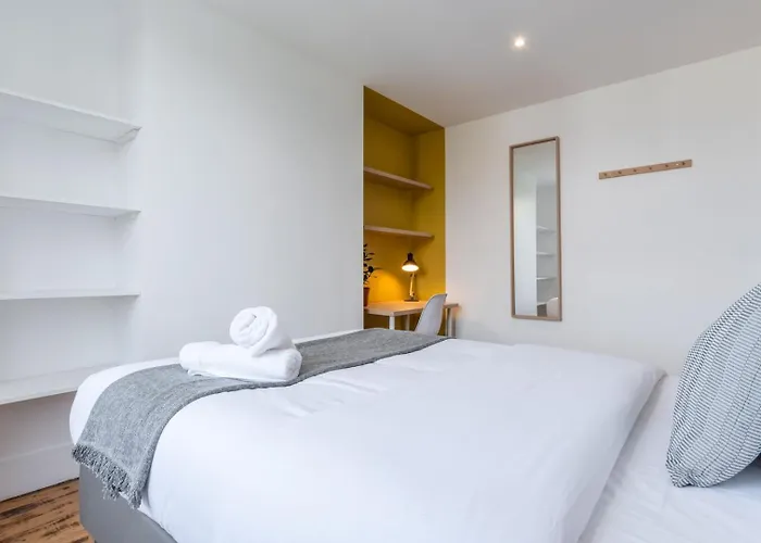 Bright 3-Bedroom 2-Bathroom Flat