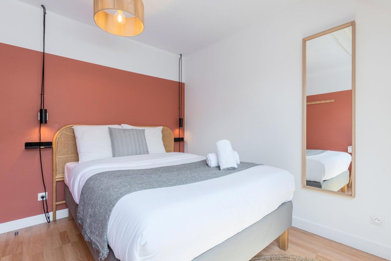 Bright 3-bedroom 2-bathroom Flat *