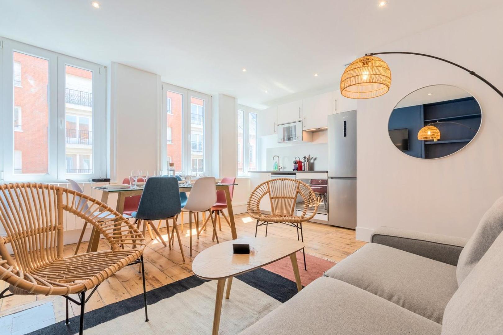 Bright 3-bedroom 2-bathroom Flat Apartment *