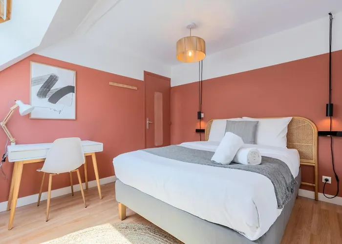 Bright 3-Bedroom 2-Bathroom Flat
