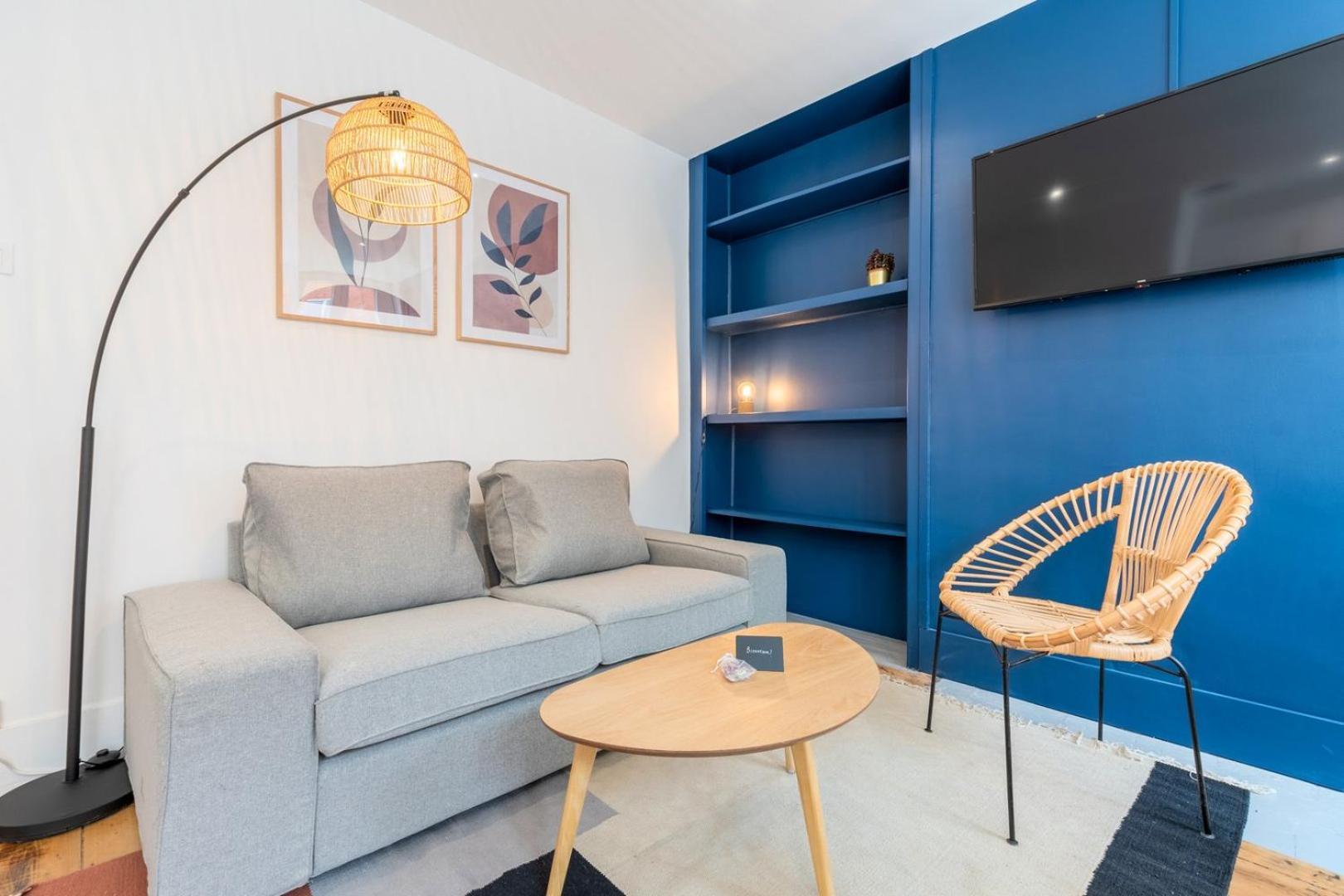 Bright 3-bedroom 2-bathroom Flat Apartment